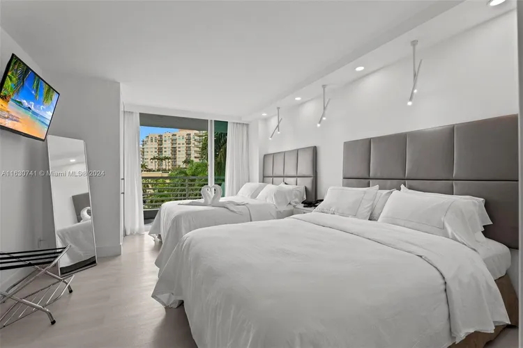 Gallery One DoubleTree #519 image #22