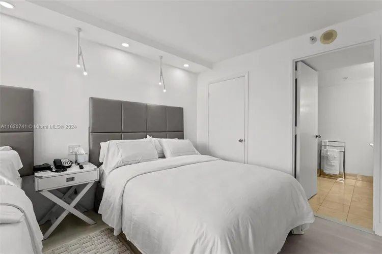 Gallery One DoubleTree #519 image #23