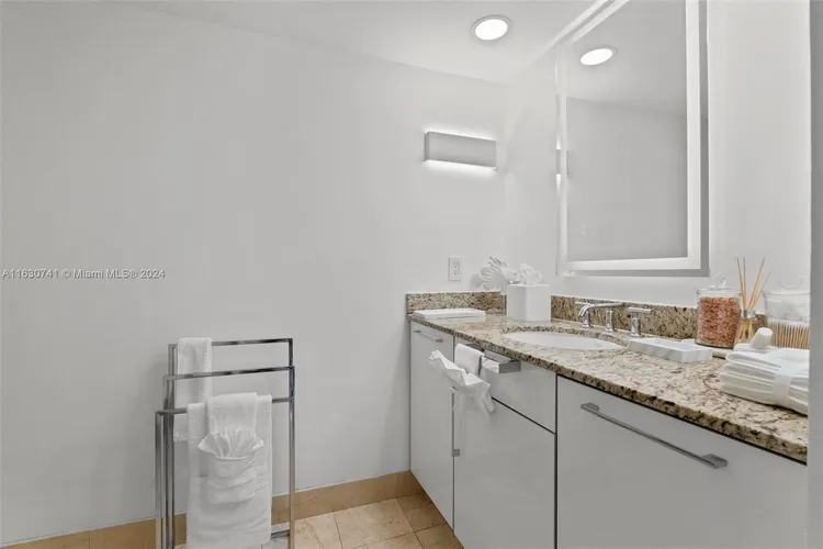 Gallery One DoubleTree #519 image #24