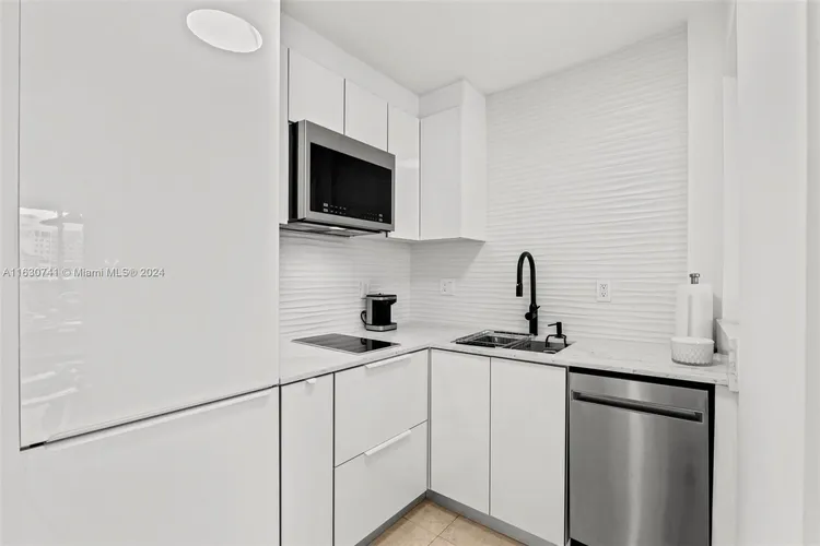 Gallery One DoubleTree #519 image #6