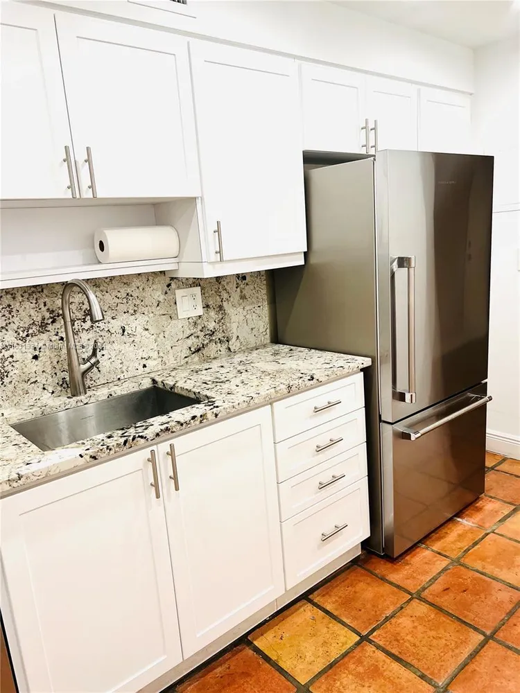 Gables Waterway Towers #210 image #9