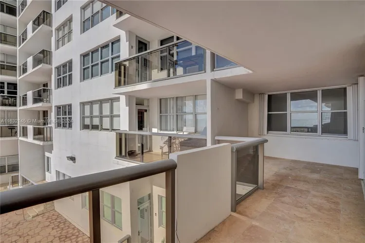 Maison Grande #408 image #34