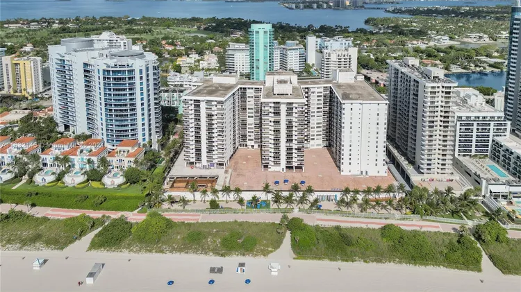 Maison Grande #408 image #47