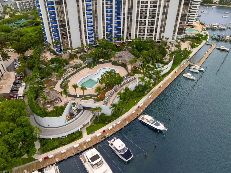 Nine Island Avenue #2105 image #10