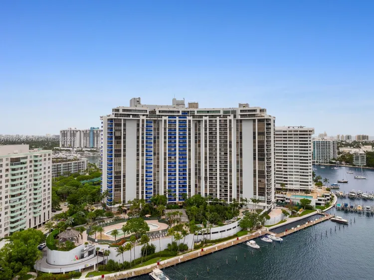 Nine Island Avenue #2105 image #9