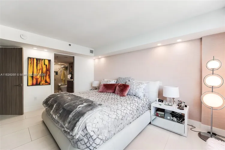 Brickell Key II #1528 image #19