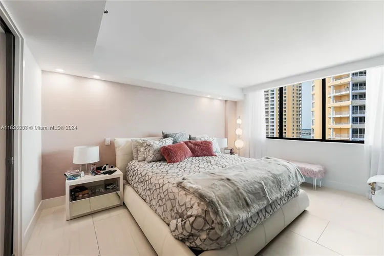 Brickell Key II #1528 image #20