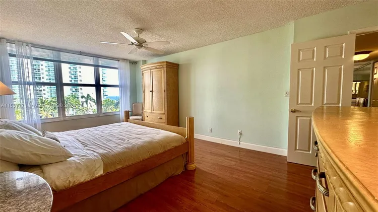 Hallmark of Hollywood #515 image #9