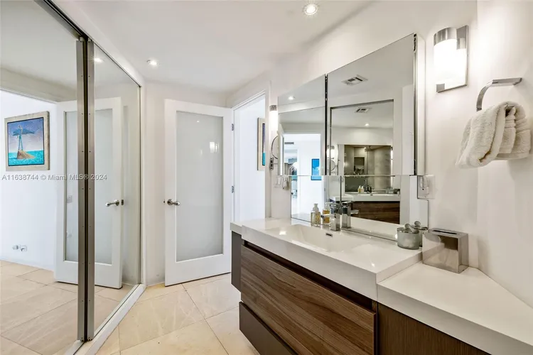 Palm Bay Towers #10W image #20