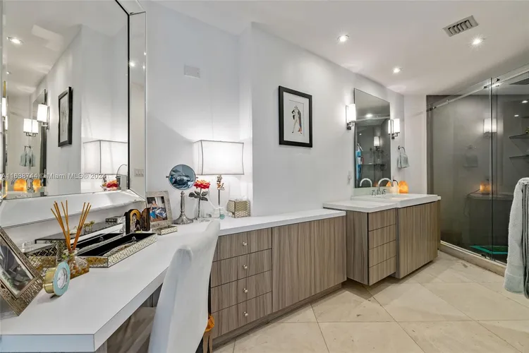 Palm Bay Towers #10W image #25