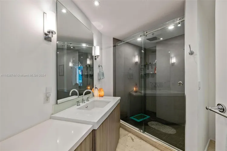 Palm Bay Towers #10W image #26