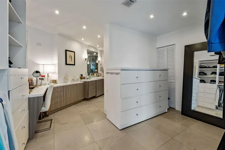 Palm Bay Towers #10W image #29