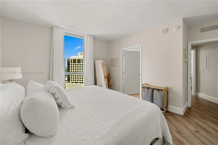 Metropolis at Dadeland #1706 image #10