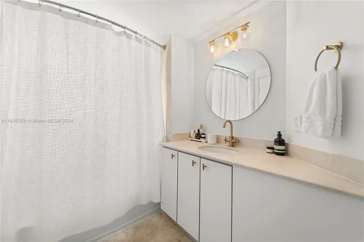 Metropolis at Dadeland #1706 image #11