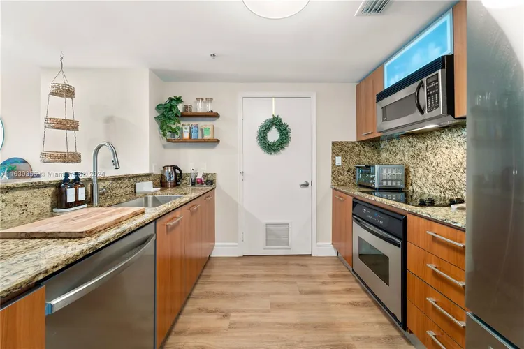 Metropolis at Dadeland #1706 image #6