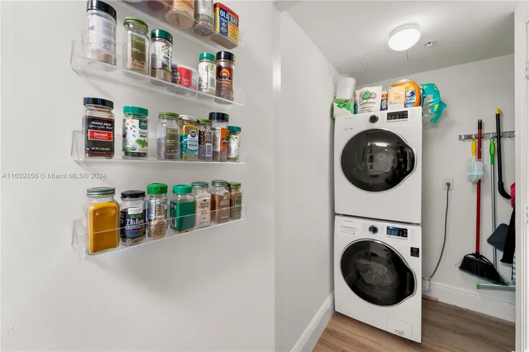 Metropolis at Dadeland #1706 image #8