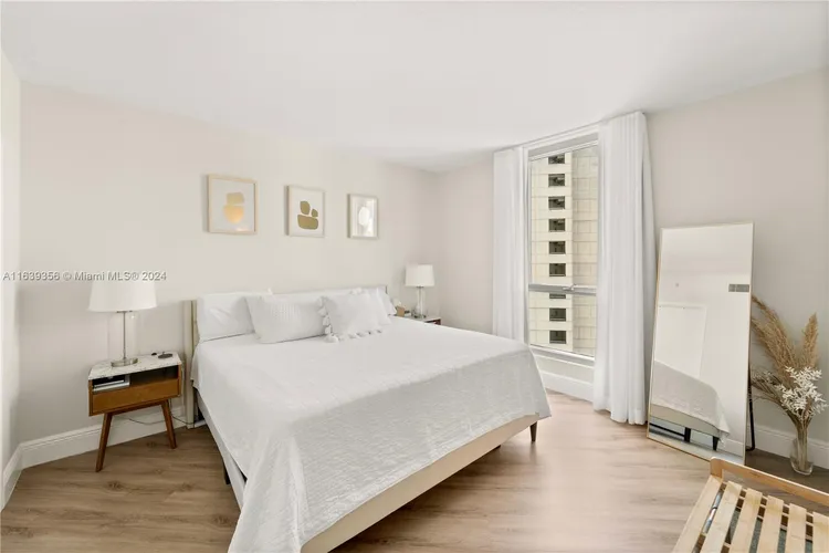 Metropolis at Dadeland #1706 image #9