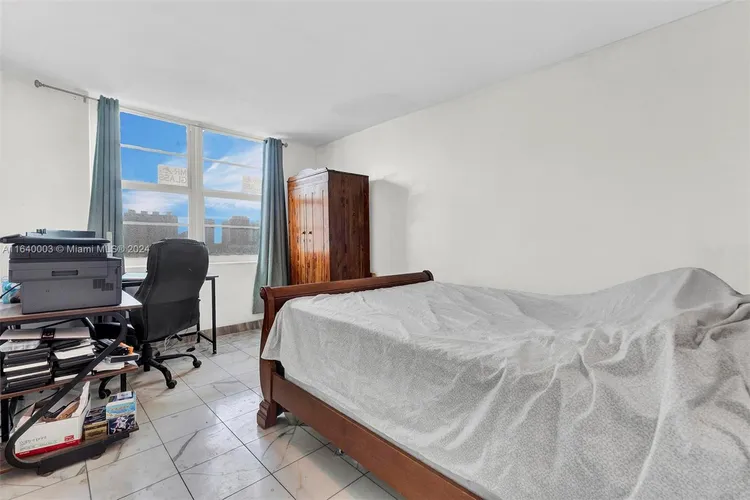 Commodore Plaza - Tower #910 image #10