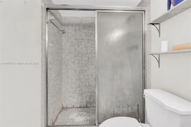 Commodore Plaza - Tower #910 image #12