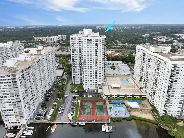 Commodore Plaza - Tower #910 image #18