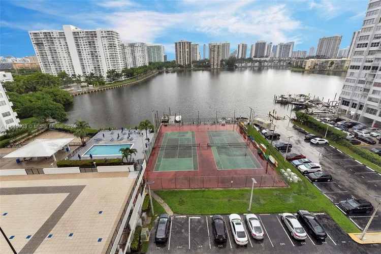 Commodore Plaza - Tower #910 image #25