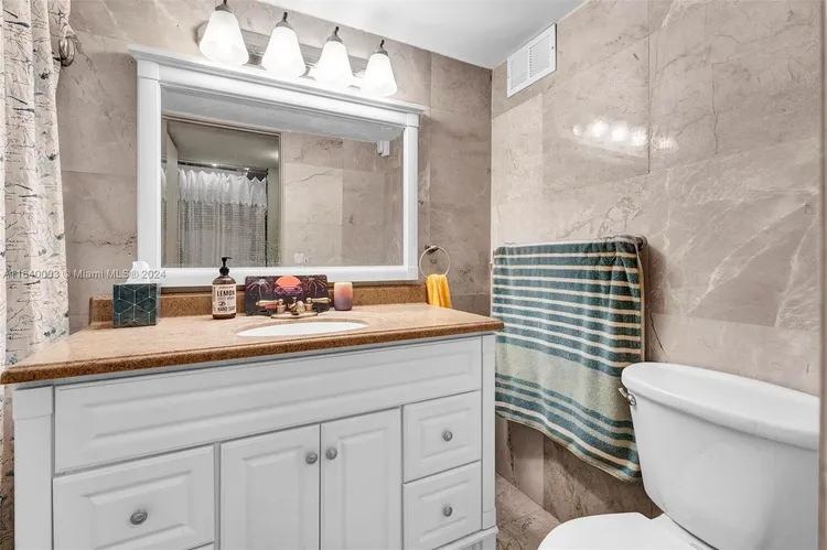 Commodore Plaza - Tower #910 image #7