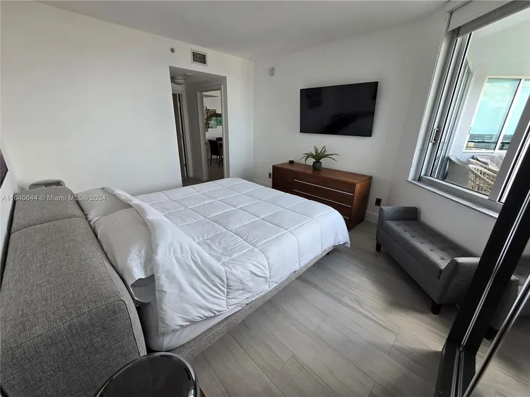 One Miami #3719 image #28