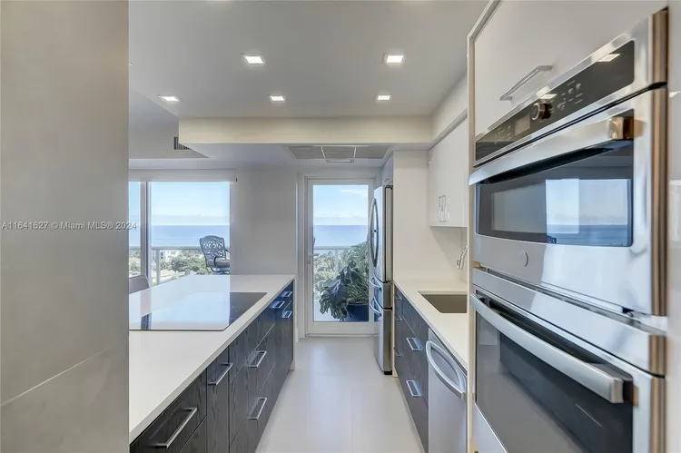 Vantage View #1704 image #10