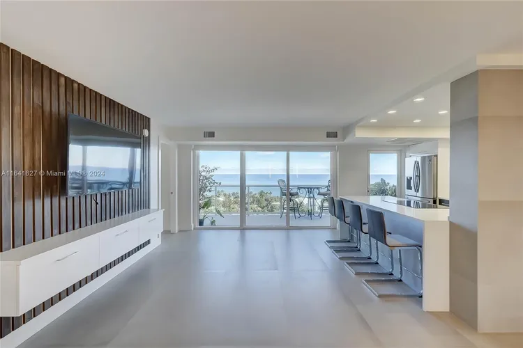 Vantage View #1704 image #17