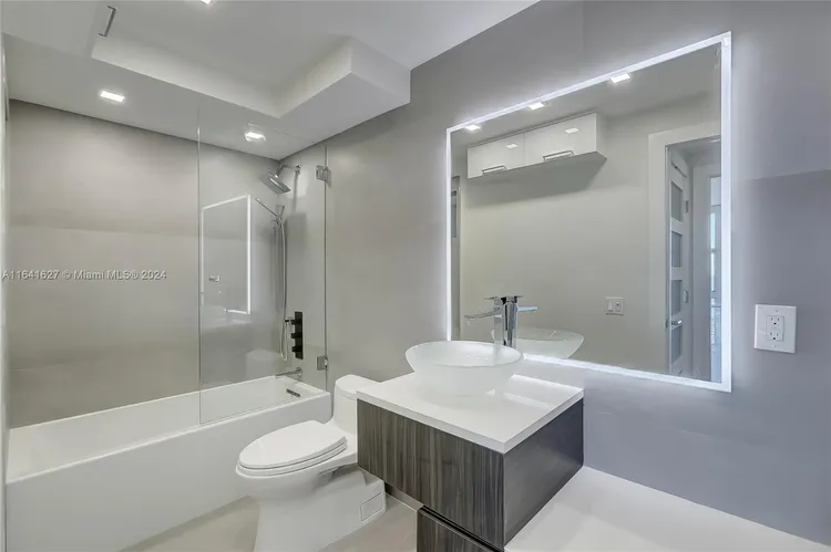 Vantage View #1704 image #19