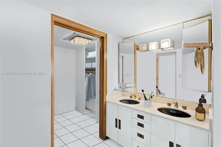 Atlantis on Brickell #701 image #19