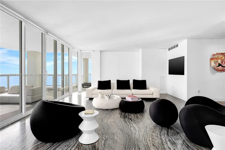 La Tour #1903 image #15