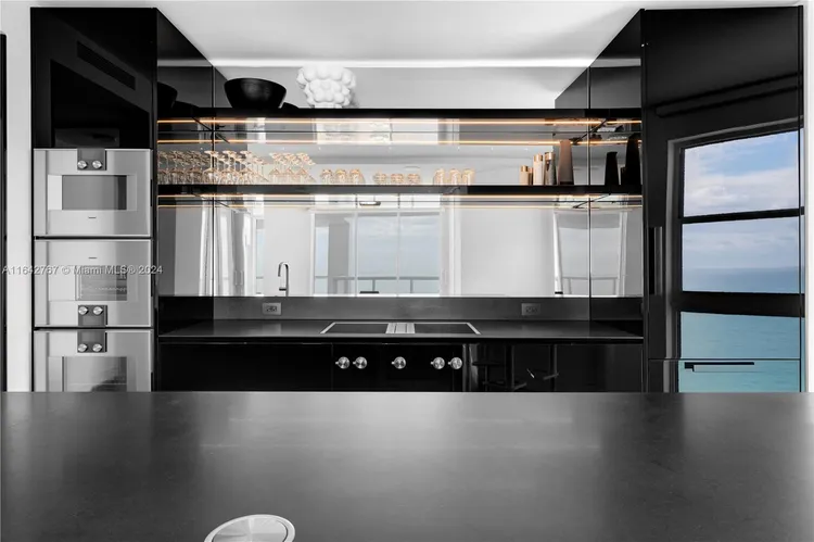 La Tour #1903 image #25