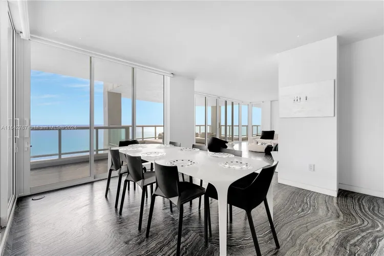 La Tour #1903 image #27