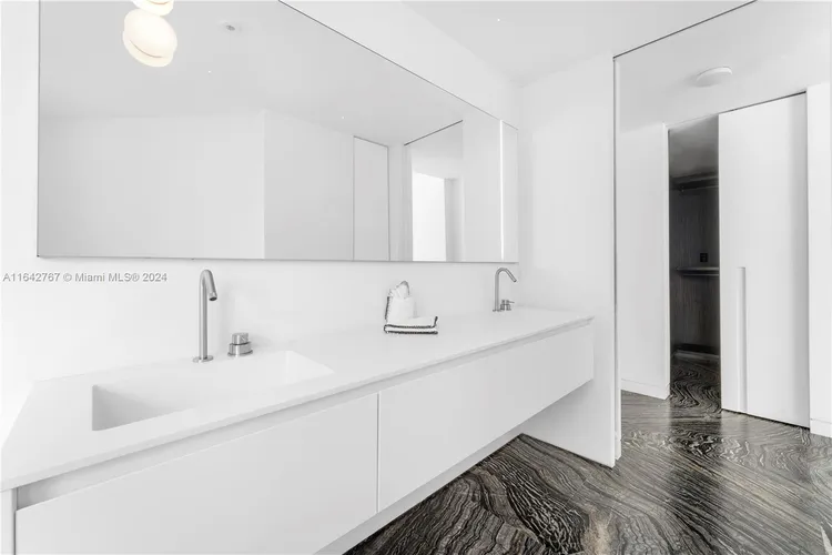 La Tour #1903 image #31