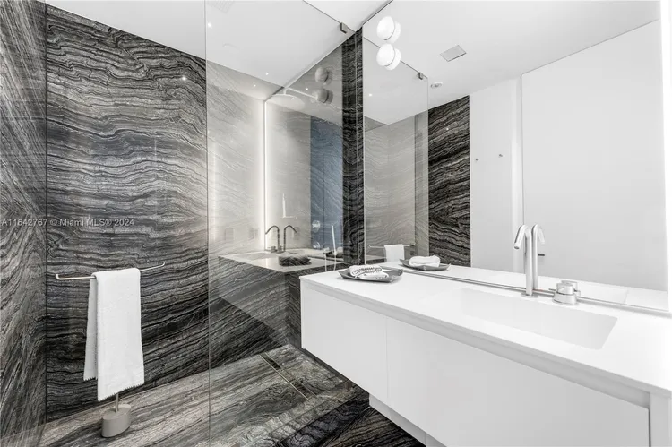 La Tour #1903 image #39