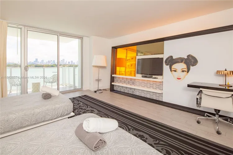 Mondrian #512 image #8