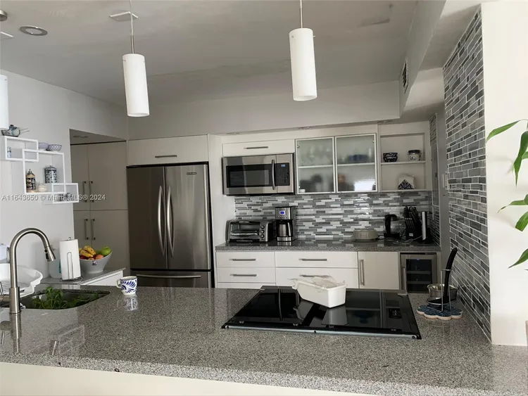 Bayshore Place #1603A image #15