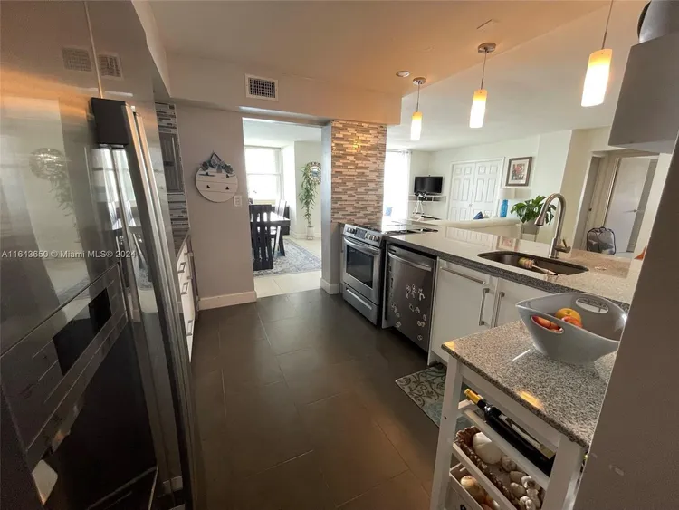 Bayshore Place #1603A image #17