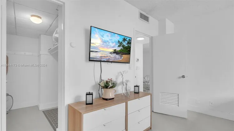 The Tides On Hollywood Beach #5Z image #8