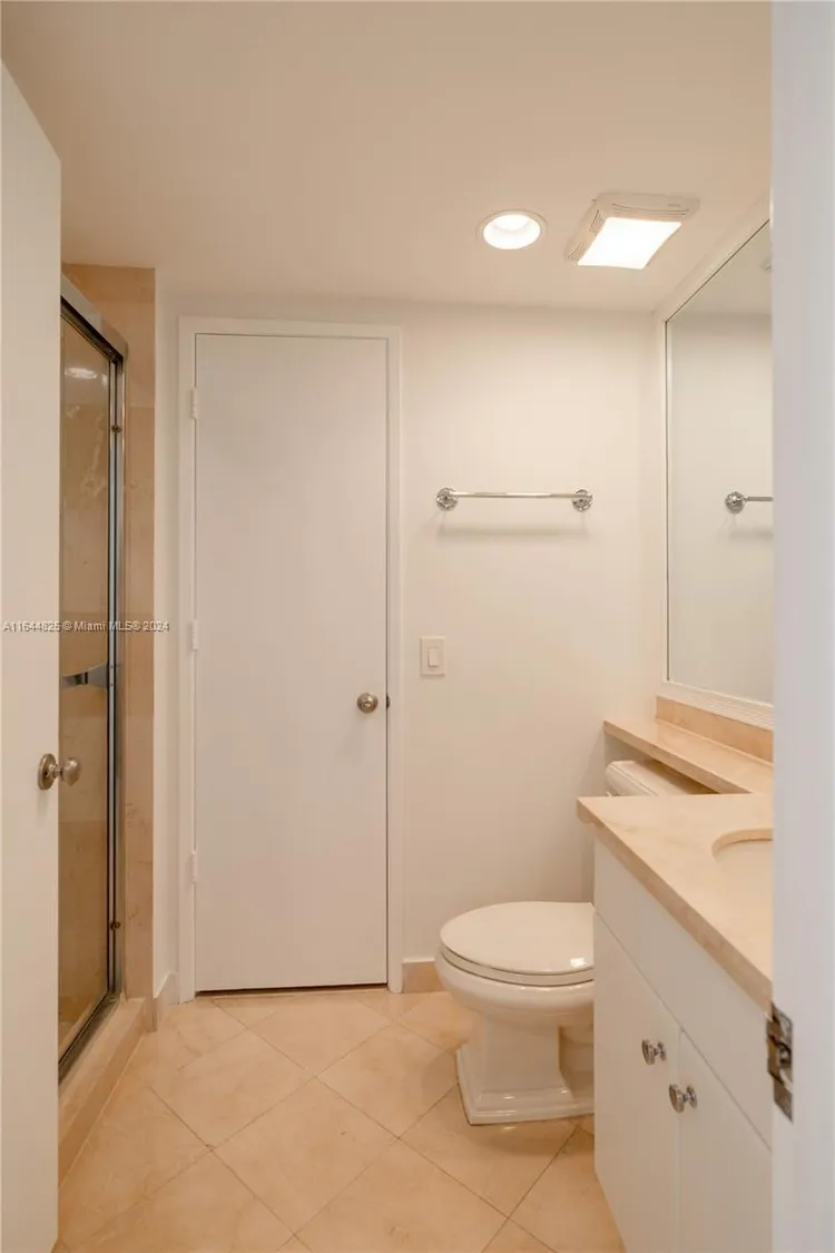 Ocean Club -  Lake Tower #605 image #20