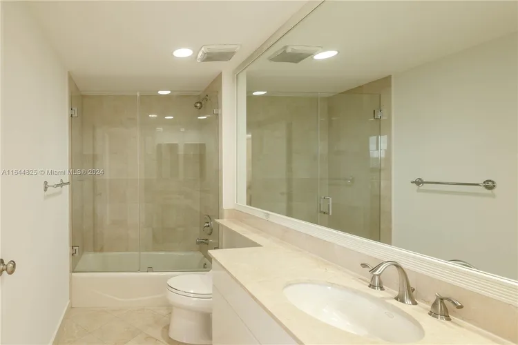 Ocean Club -  Lake Tower #605 image #28