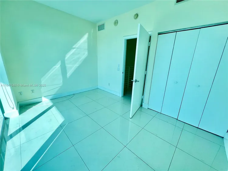 Infinity at Brickell #1611 image #10