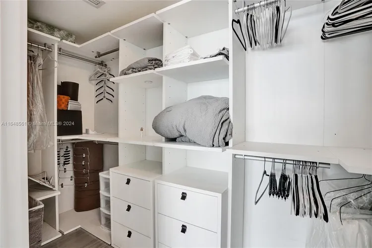 One Paraiso #3504 image #32