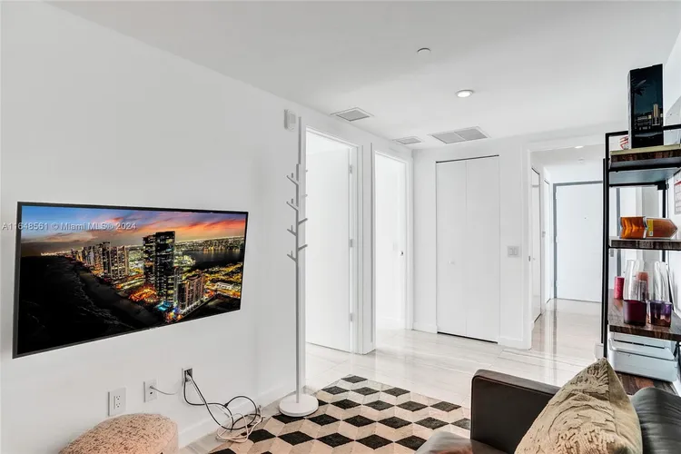 One Paraiso #3504 image #36