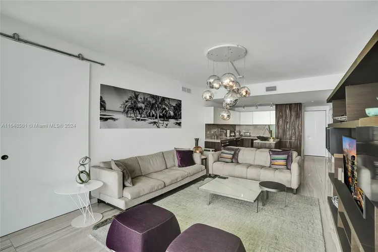 One Paraiso #3504 image #6