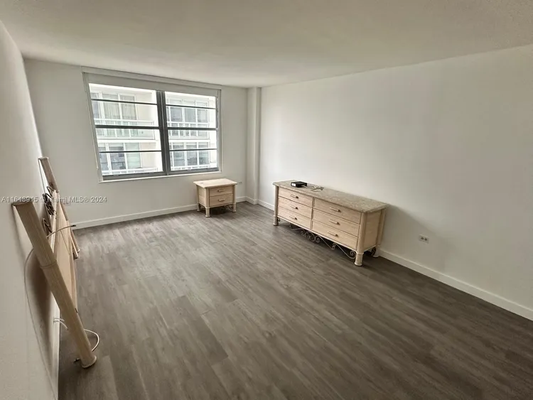 Oceanside Plaza #10B image #23