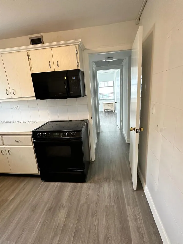 Oceanside Plaza #10B image #37