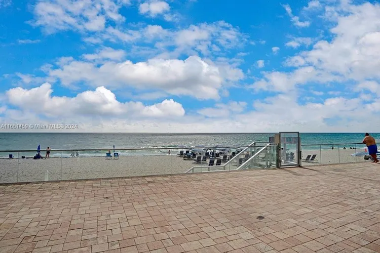 Sea Air Towers #927 image #42