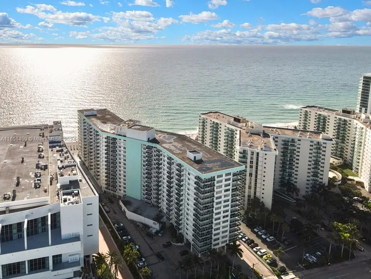 Sea Air Towers #927 image #50